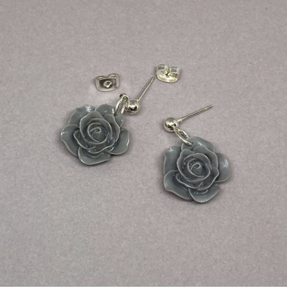 Handmade Silver Plated Gray Flower Earrings NEW